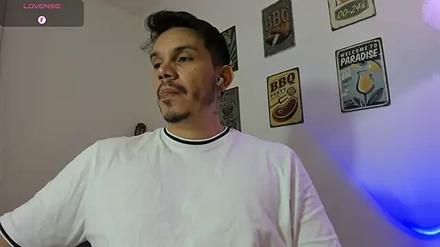 Snapshot of alejandro_stark chatting on 01-15-26, 08:52 alejandro stark online show from 01-15-26, 08:52