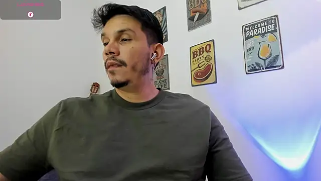 Snapshot of alejandro_stark chatting on 01-17-26, 04:28 alejandro stark online show from 01-17-26, 04:28