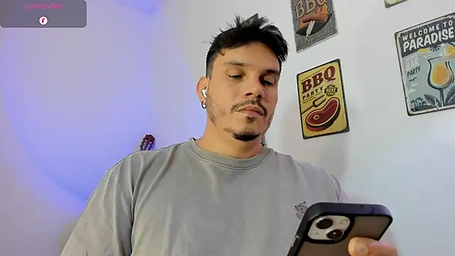 Snapshot of alejandro_stark chatting on 02-05-26, 03:00 alejandro stark online show from 02-05-26, 03:00