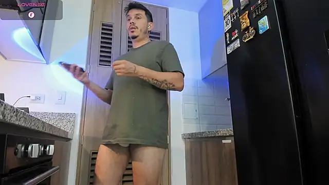 Snapshot of alejandro_stark chatting on 02-08-26, 12:36 alejandro stark online show from 02-08-26, 12:36