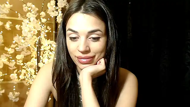 Mika Gold online show from 12-19-24, 08:55