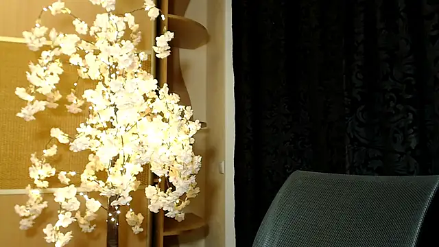 Mika Gold online show from 12-25-24, 02:45