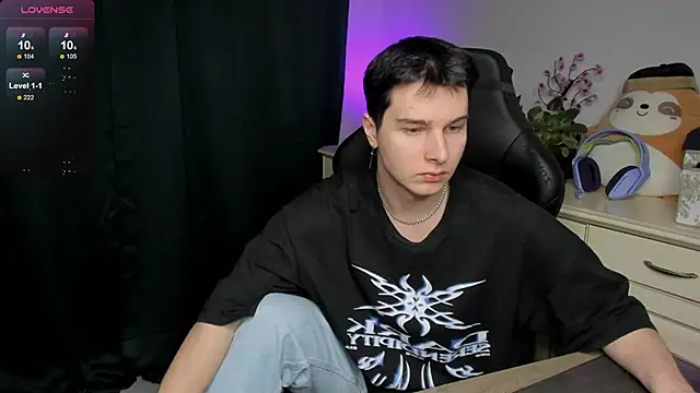 Vincent Strong online show from 12-15-25, 08:18