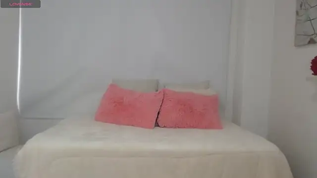 sofia perez    online show from 04-30-26, 07:53