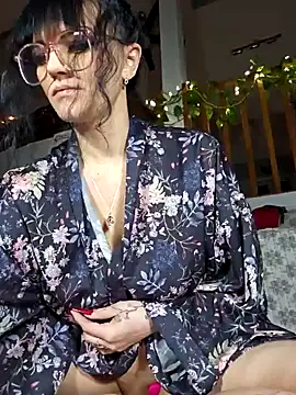 Snapshot of anyalikestosuck chatting on 12-17-24, 02:00 anyalikestosuck online show from 12-17-24, 02:00