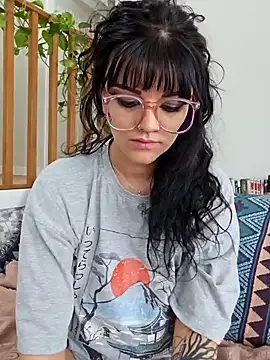 Snapshot of anyalikestosuck chatting on 02-19-25, 06:32 anyalikestosuck online show from 02-19-25, 06:32