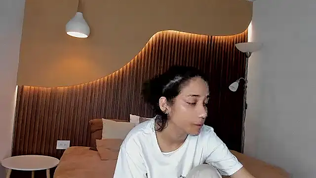 Snapshot of hot_little_bunny chatting on 12-04-24, 09:24 hot little bunny online show from 12-04-24, 09:24