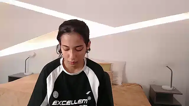 Snapshot of hot_little_bunny chatting on 12-06-24, 08:40 hot little bunny online show from 12-06-24, 08:40