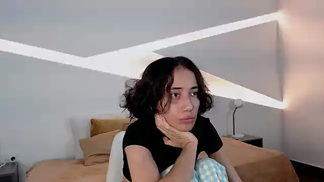 Snapshot of hot_little_bunny chatting on 12-11-24, 08:39 hot little bunny online show from 12-11-24, 08:39