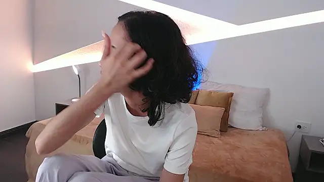 Snapshot of hot_little_bunny chatting on 12-13-24, 09:09 hot little bunny online show from 12-13-24, 09:09