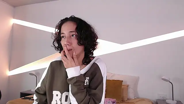 Snapshot of hot_little_bunny chatting on 12-15-24, 09:20 hot little bunny online show from 12-15-24, 09:20