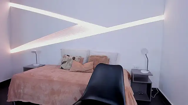 Snapshot of hot_little_bunny chatting on 12-19-24, 12:13 hot little bunny online show from 12-19-24, 12:13