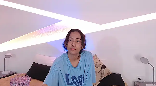 Snapshot of hot_little_bunny chatting on 12-23-24, 04:39 hot little bunny online show from 12-23-24, 04:39