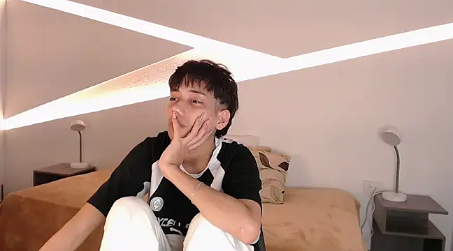 Snapshot of hot_little_bunny chatting on 01-17-25, 09:28 hot little bunny online show from 01-17-25, 09:28