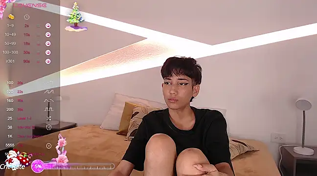 Snapshot of hot_little_bunny chatting on 01-22-25, 11:32 hot little bunny online show from 01-22-25, 11:32