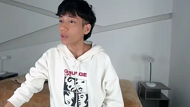 Snapshot of hot_little_bunny chatting on 01-27-25, 12:01 hot little bunny online show from 01-27-25, 12:01