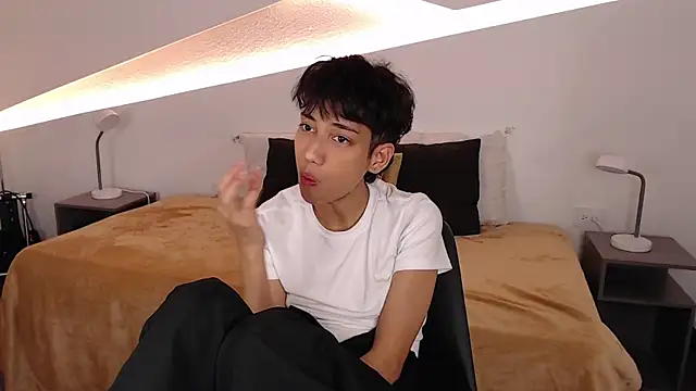 Snapshot of hot_little_bunny chatting on 02-02-25, 09:34 hot little bunny online show from 02-02-25, 09:34