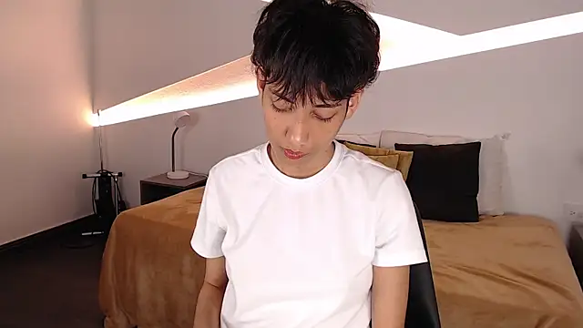 Snapshot of hot_little_bunny chatting on 02-03-25, 12:36 hot little bunny online show from 02-03-25, 12:36