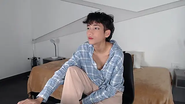 Snapshot of hot_little_bunny chatting on 02-05-25, 09:29 hot little bunny online show from 02-05-25, 09:29