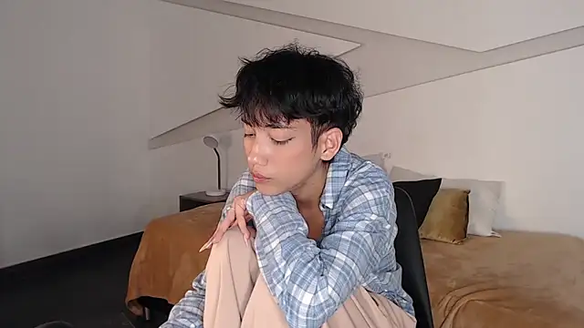 Snapshot of hot_little_bunny chatting on 02-06-25, 12:33 hot little bunny online show from 02-06-25, 12:33