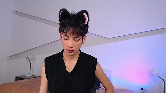 Snapshot of hot_little_bunny chatting on 02-08-25, 08:42 hot little bunny online show from 02-08-25, 08:42