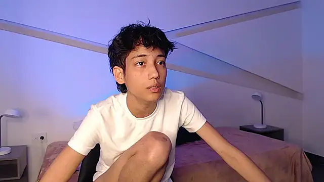 Snapshot of hot_little_bunny chatting on 02-12-25, 11:41 hot little bunny online show from 02-12-25, 11:41