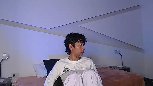 Snapshot of hot_little_bunny chatting on 02-28-25, 09:12 hot little bunny online show from 02-28-25, 09:12