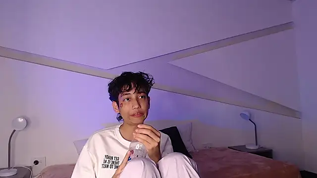 Snapshot of hot_little_bunny chatting on 03-01-25, 12:28 hot little bunny online show from 03-01-25, 12:28