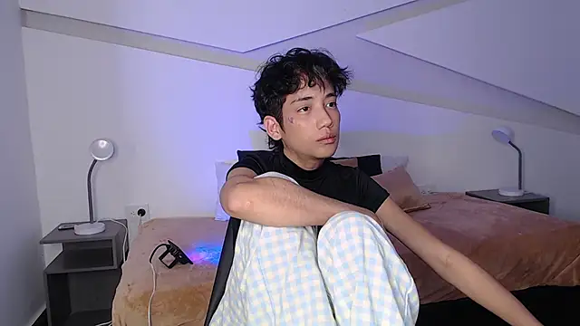 Snapshot of hot_little_bunny chatting on 03-02-25, 12:31 hot little bunny online show from 03-02-25, 12:31