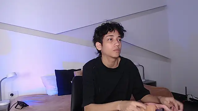 Snapshot of hot_little_bunny chatting on 03-06-25, 08:37 hot little bunny online show from 03-06-25, 08:37