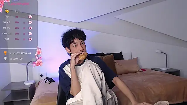 Snapshot of hot_little_bunny chatting on 03-08-25, 12:33 hot little bunny online show from 03-08-25, 12:33