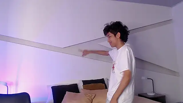 Snapshot of hot_little_bunny chatting on 03-11-25, 09:37 hot little bunny online show from 03-11-25, 09:37