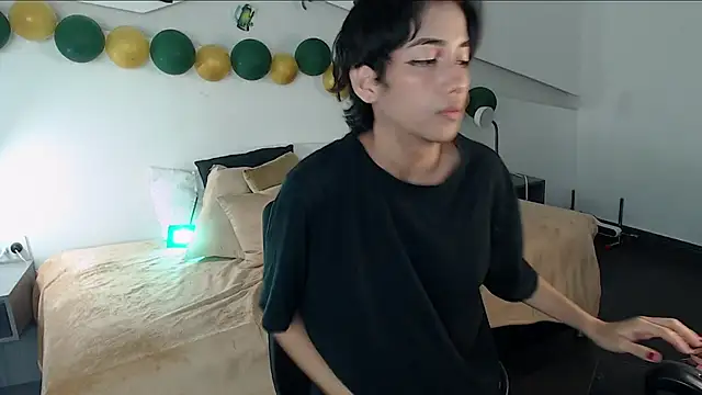 Snapshot of hot_little_bunny chatting on 03-17-25, 11:54 hot little bunny online show from 03-17-25, 11:54