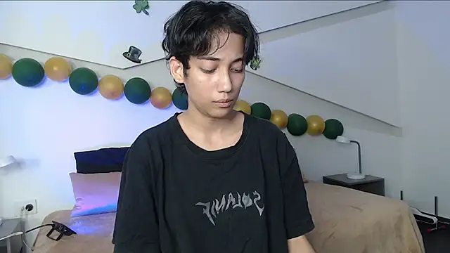 Snapshot of hot_little_bunny chatting on 03-18-25, 08:37 hot little bunny online show from 03-18-25, 08:37