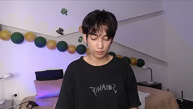 Snapshot of hot_little_bunny chatting on 03-18-25, 11:42 hot little bunny online show from 03-18-25, 11:42