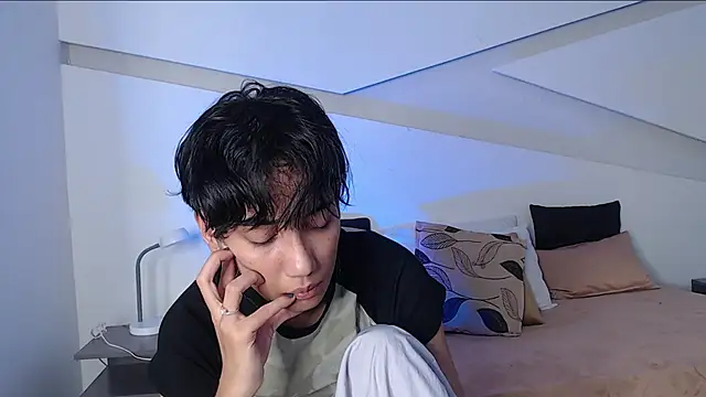 Snapshot of hot_little_bunny chatting on 03-19-25, 09:27 hot little bunny online show from 03-19-25, 09:27