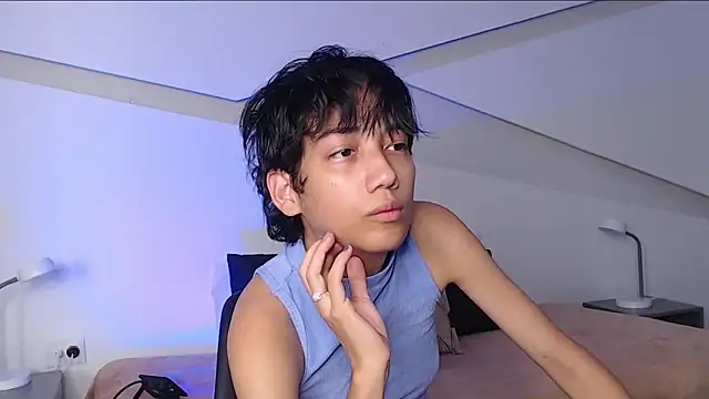 Snapshot of hot_little_bunny chatting on 03-20-25, 09:02 hot little bunny online show from 03-20-25, 09:02