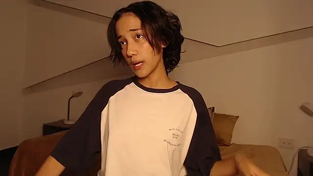 Snapshot of hot_little_bunny chatting on 09-29-25, 08:35 hot little bunny online show from 09-29-25, 08:35