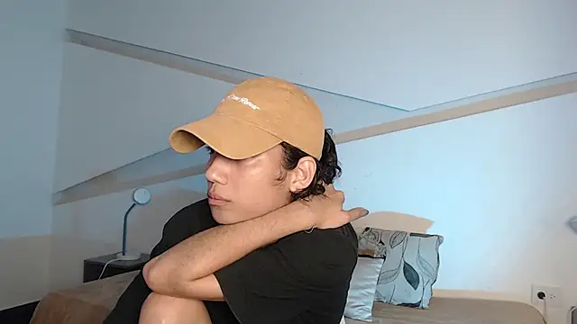 Snapshot of hot_little_bunny chatting on 10-05-25, 09:02 hot little bunny online show from 10-05-25, 09:02