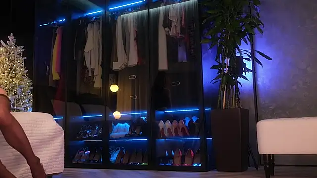 Rikka Moore online show from 12-20-25, 10:44