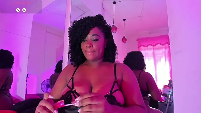 Snapshot of Tyra_Privacy chatting on 02-15-25, 05:50 Tyra Privacy online show from 02-15-25, 05:50