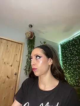 Snapshot of VickyJackson_ chatting on 03-03-26, 04:13 VickyJackson online show from 03-03-26, 04:13