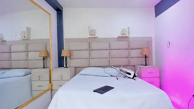 CinthiaCollins online show from 11-25-25, 08:31