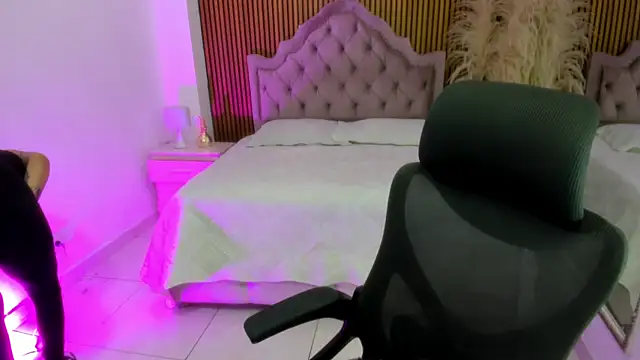 CinthiaCollins online show from 05-03-26, 08:04