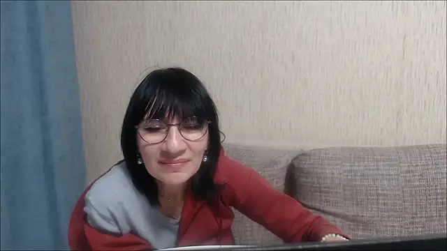 Snapshot of Erica95Bloom chatting on 02-08-25, 08:53 Erica95Bloom online show from 02-08-25, 08:53