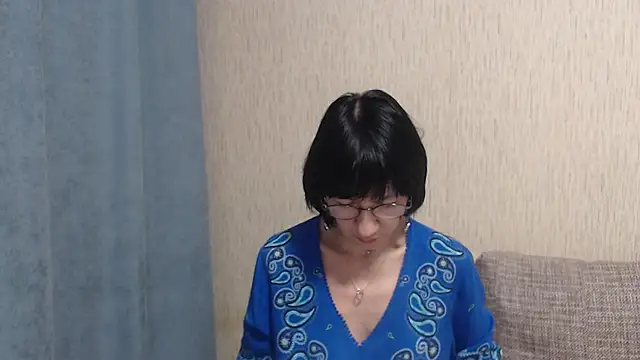 Snapshot of Erica95Bloom chatting on 02-13-25, 05:11 Erica95Bloom online show from 02-13-25, 05:11