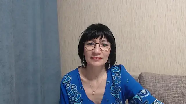 Snapshot of Erica95Bloom chatting on 02-13-25, 08:13 Erica95Bloom online show from 02-13-25, 08:13