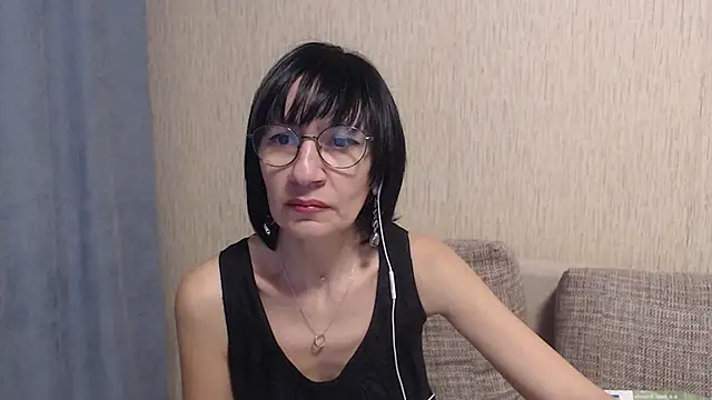 Snapshot of Erica95Bloom chatting on 02-15-25, 06:55 Erica95Bloom online show from 02-15-25, 06:55