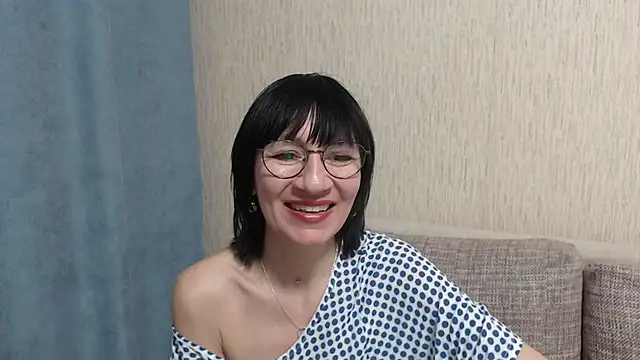 Snapshot of Erica95Bloom chatting on 02-18-25, 08:03 Erica95Bloom online show from 02-18-25, 08:03