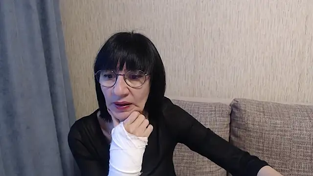 Snapshot of Erica95Bloom chatting on 02-23-25, 02:35 Erica95Bloom online show from 02-23-25, 02:35